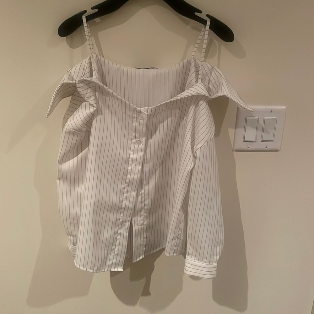 Shoulder-less tshirt